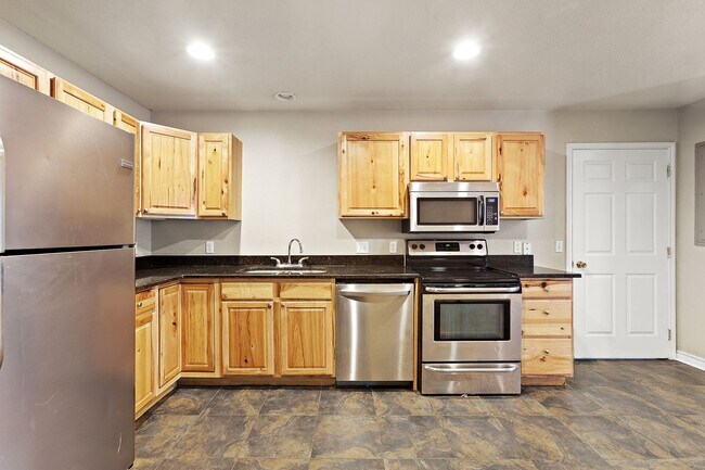 Foto del edificio - Walk to campus! Walk downtown! Fenced yard! Flat Rate Utilities!