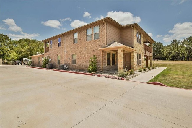 Building Photo - 211 Shady Grove Dr