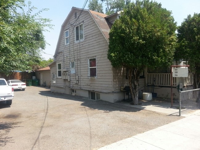 Building Photo - 725 W 6th St