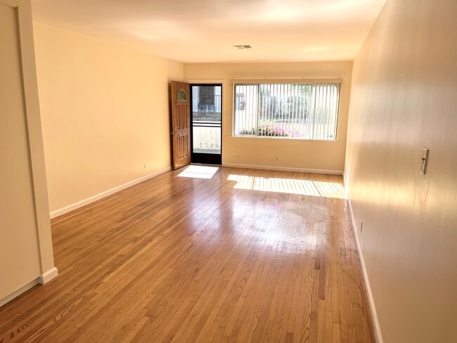 Building Photo - 1820 Sherer Ln