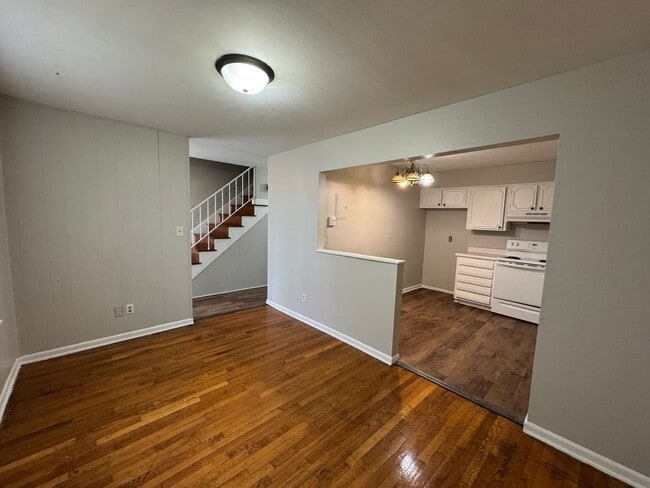 Building Photo - 6563 E 46th St