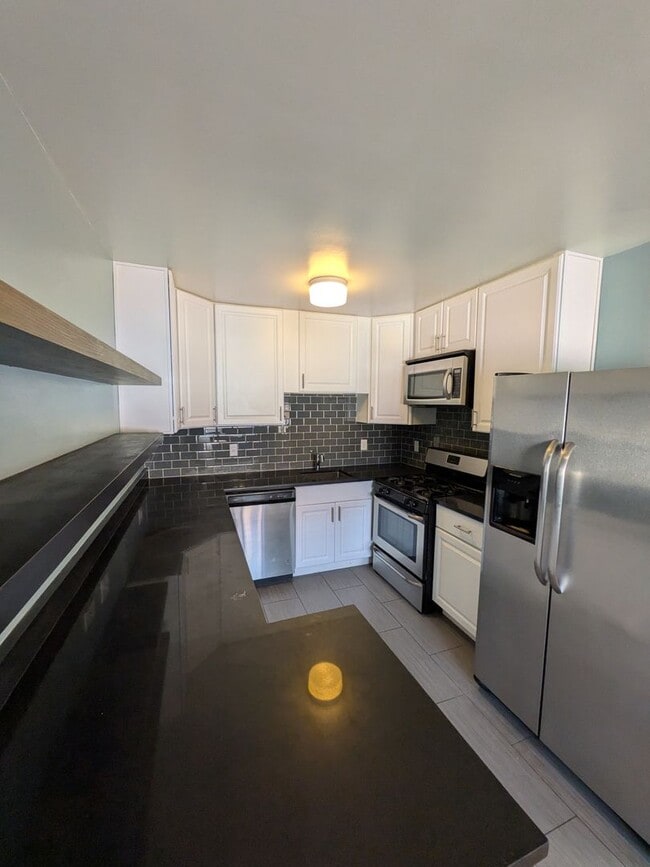 Photo - Spacious 1-bedroom apartment in a excellent location