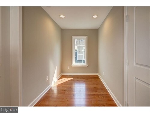 Foto del edificio - Cottage, Detached - FALLS CHURCH, VA
