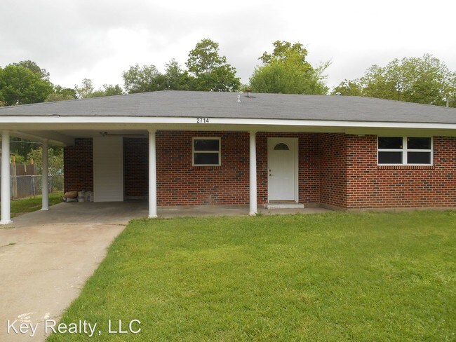 3 Br 1 Bath House 2714 Woodlawn Dr For Rent In Primary Photo 3 Br 1 Bath House 2714 Woodlawn Dr