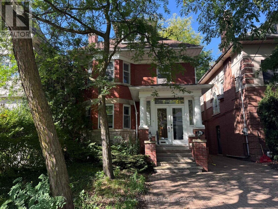 Primary Photo - 60 Heath St W