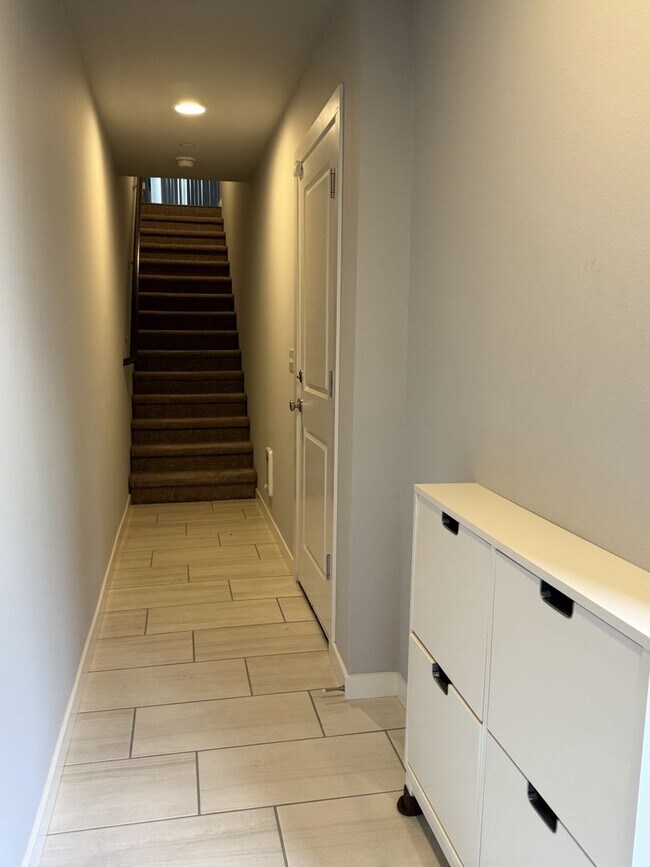 Foto del edificio - Modern 3BD/3BTH Home for Lease ~ Small Pet Friendly!