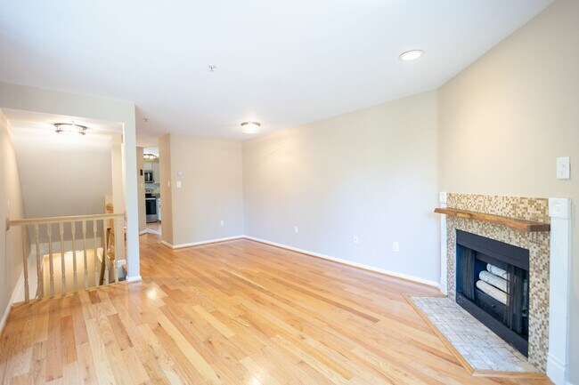 Foto del edificio - Lovely 3 BR/2.5 BA EOG Townhome in Laurel!