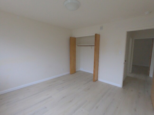 Building Photo - 334 3rd Ave