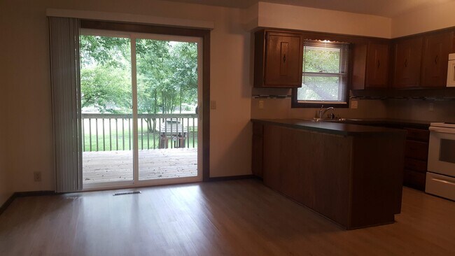 Building Photo - 5607 Elkcrest Dr