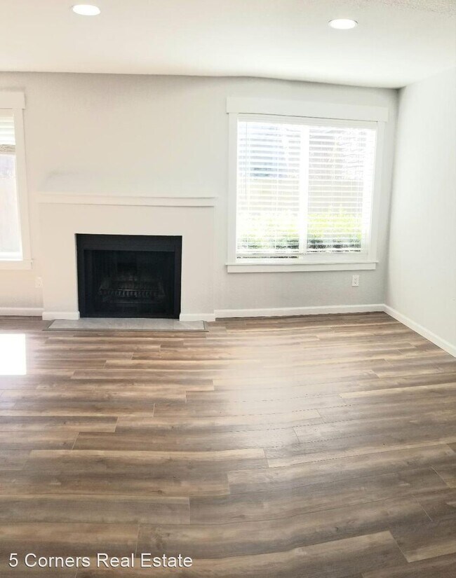Building Photo - 2 br, 2.5 bath House - 2323 North 113th Place