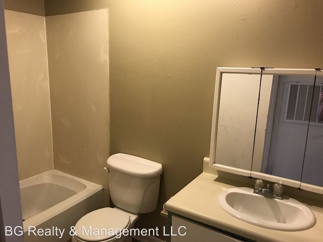Building Photo - 422 Vieux Orleans Cir