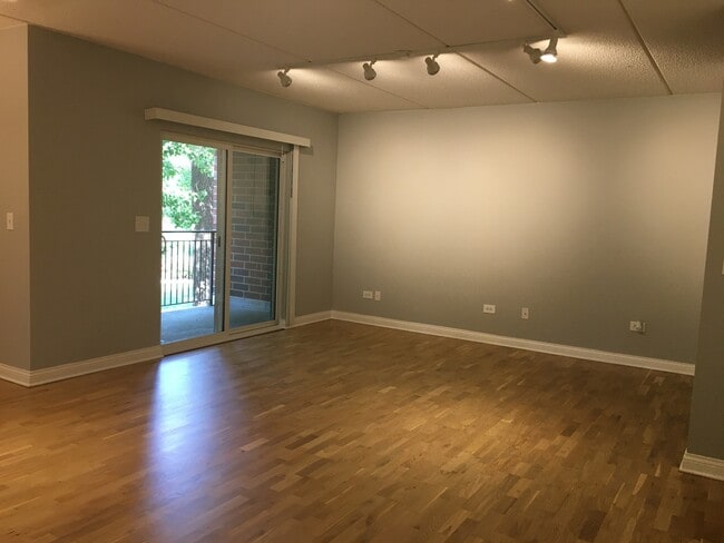 Foto del edificio - 3400 N Old Arlington Heights Rd