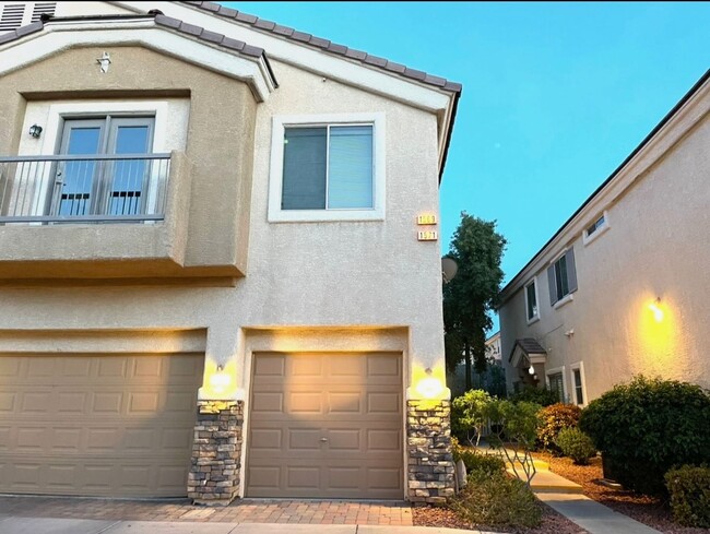 Foto del edificio - Great Two Bedroom 2 Bath Townhome with 1 C...