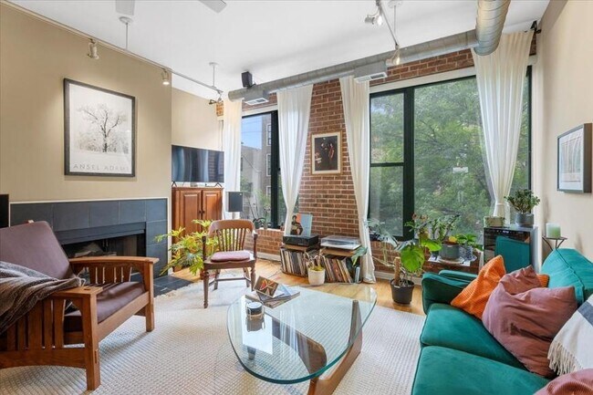 Building Photo - 2 bedroom in Chicago IL 60657