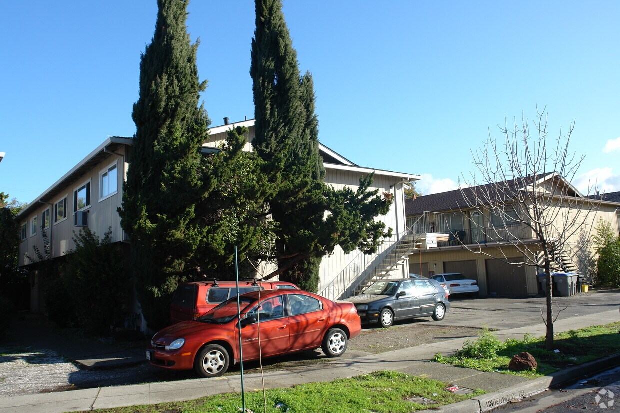 Foto del edificio - 3829 Underwood Dr