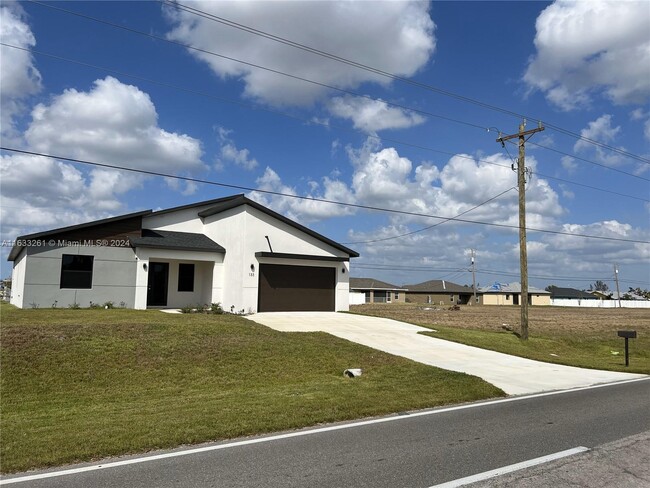 Building Photo - 133 Diplomat Pkwy E
