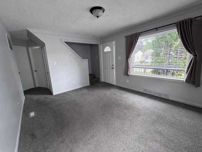Building Photo - 11096 Jewett Ave