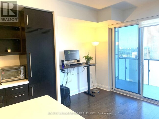 Photo du bâtiment - 1080 Bay St.