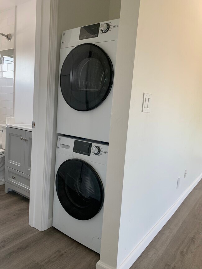 New Full size washer/dryer - 529 Ann St