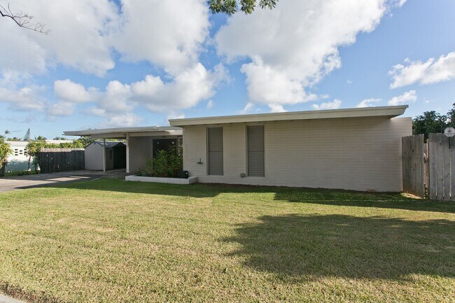 Foto del edificio - BEAUTIFUL ?AINA HAINA SINGLE LEVEL HOME WI...