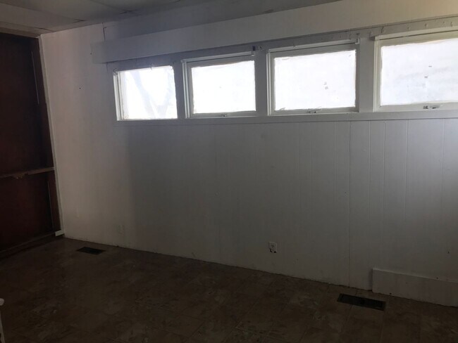 Foto del edificio - 303 W College St