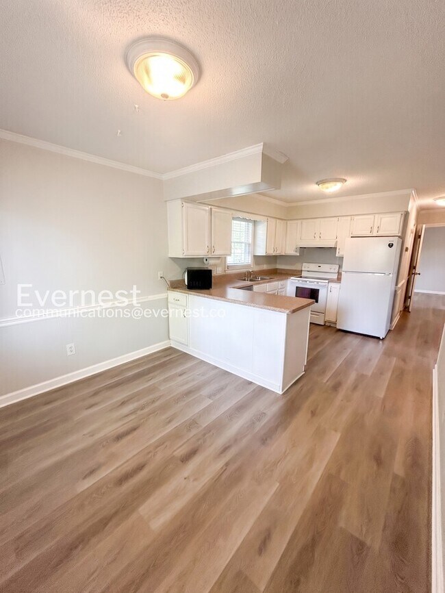 Foto del edificio - 3208 Pinecrest Dr