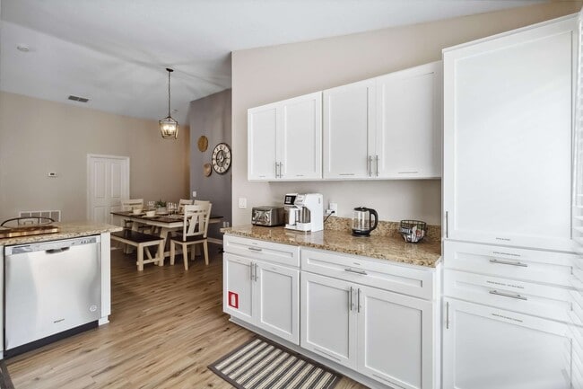 Cocina luminosa y aireada - 222 Reserve Dr