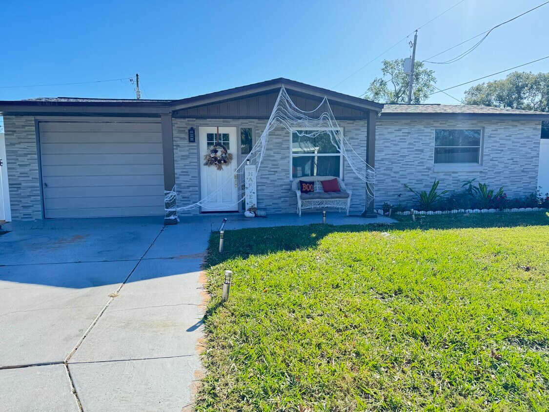 Primary Photo - 4230 Mobile Dr