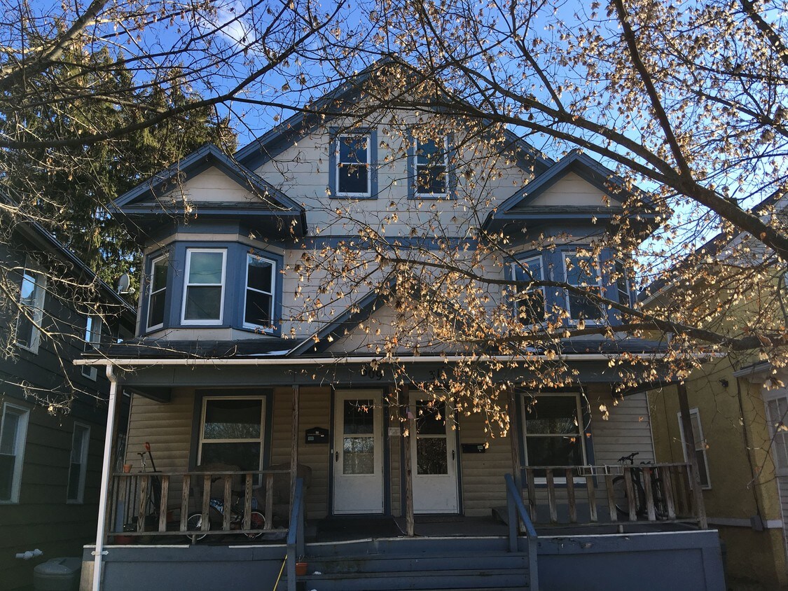 Beautiful Dontown Duplex - 311 S Titus Ave