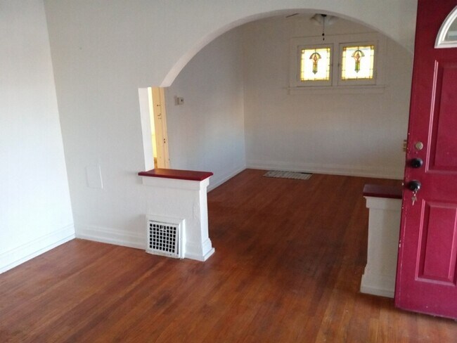 Foto del edificio - 4864 Calvin Ave