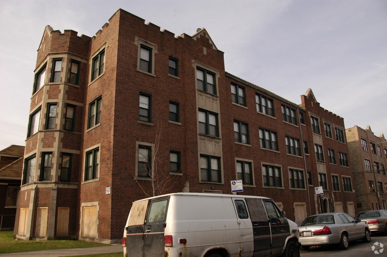 Primary Photo - 8100 S Ada St