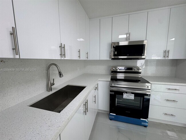 Foto del edificio - 3315 NW 13th Terrace