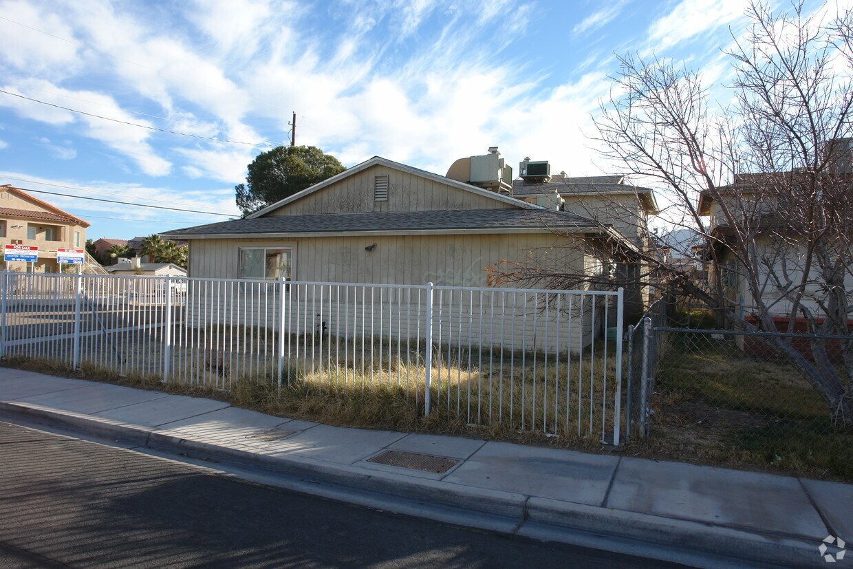 1680 Mary Jane Dr, Las Vegas, NV 89115 Apartments at 1680 Mary Jane
