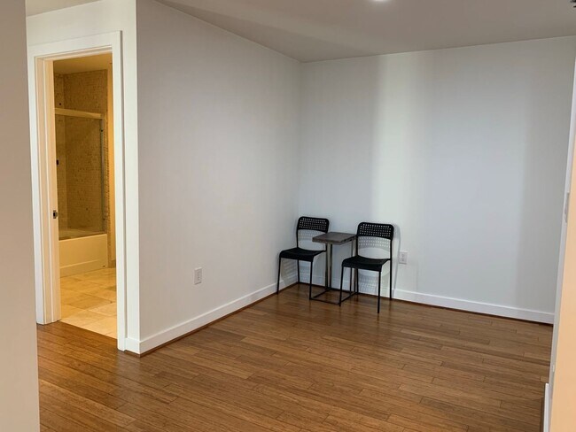 Foto del edificio - $1,000 OFF FIRST MONTH'S RENT!! Two Bedroom Condo Available in San Francisco Mission Bay District!