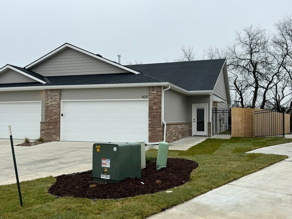 433 W May St, Andover, KS 67002 Townhome Rentals in Andover KS
