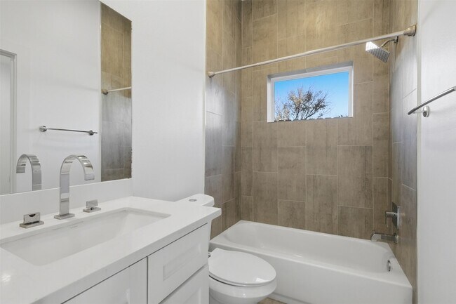 Foto del edificio - 7726 Jack Oak Ave