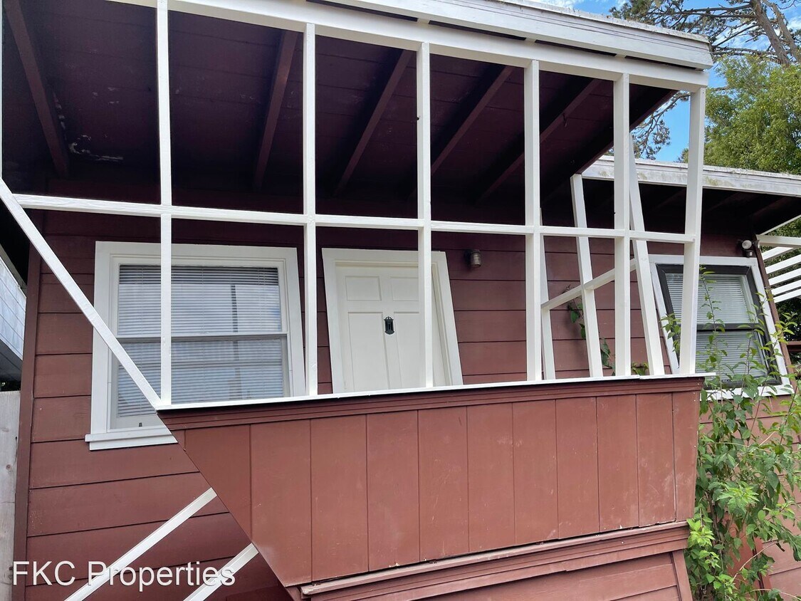 2 br, 1 bath House 1207 1/2 Lawton St House Rental in Pacific Grove