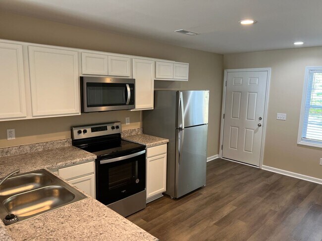 Foto del edificio - Nice 2 bedroom, 2 bath Duplex