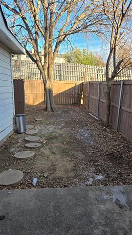 Building Photo - 18064 Kelly Blvd