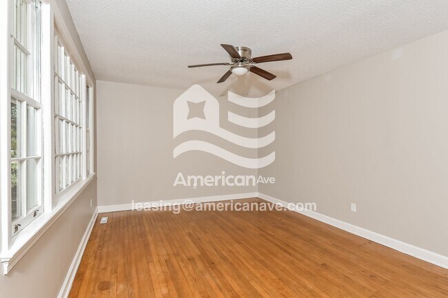 Foto del edificio - 1827 Beckley Dr