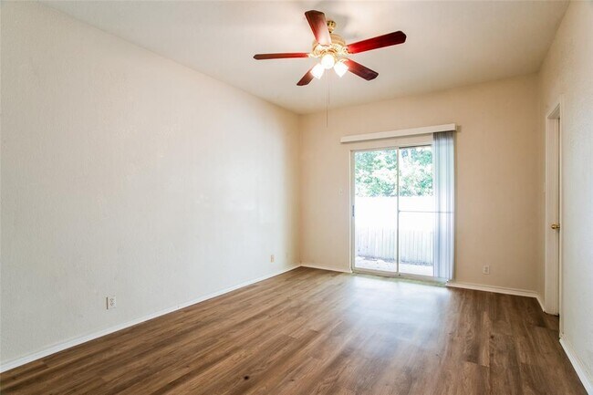 Foto del edificio - 1705 Constantino Cir