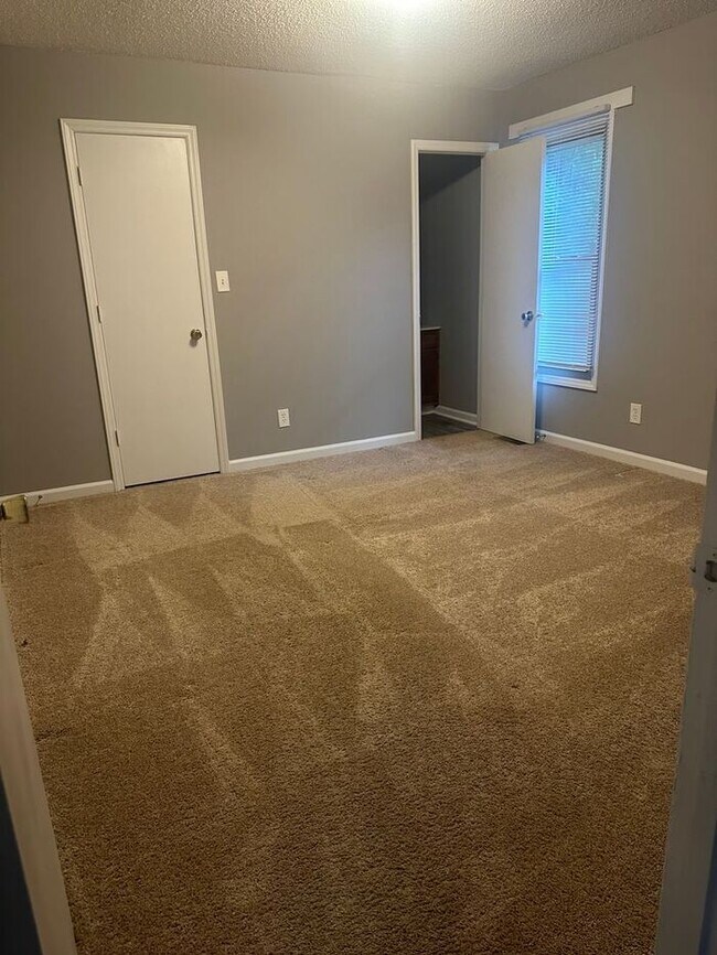 Building Photo - Shelton Place $1195, 2br/1.5ba Garden Styl...