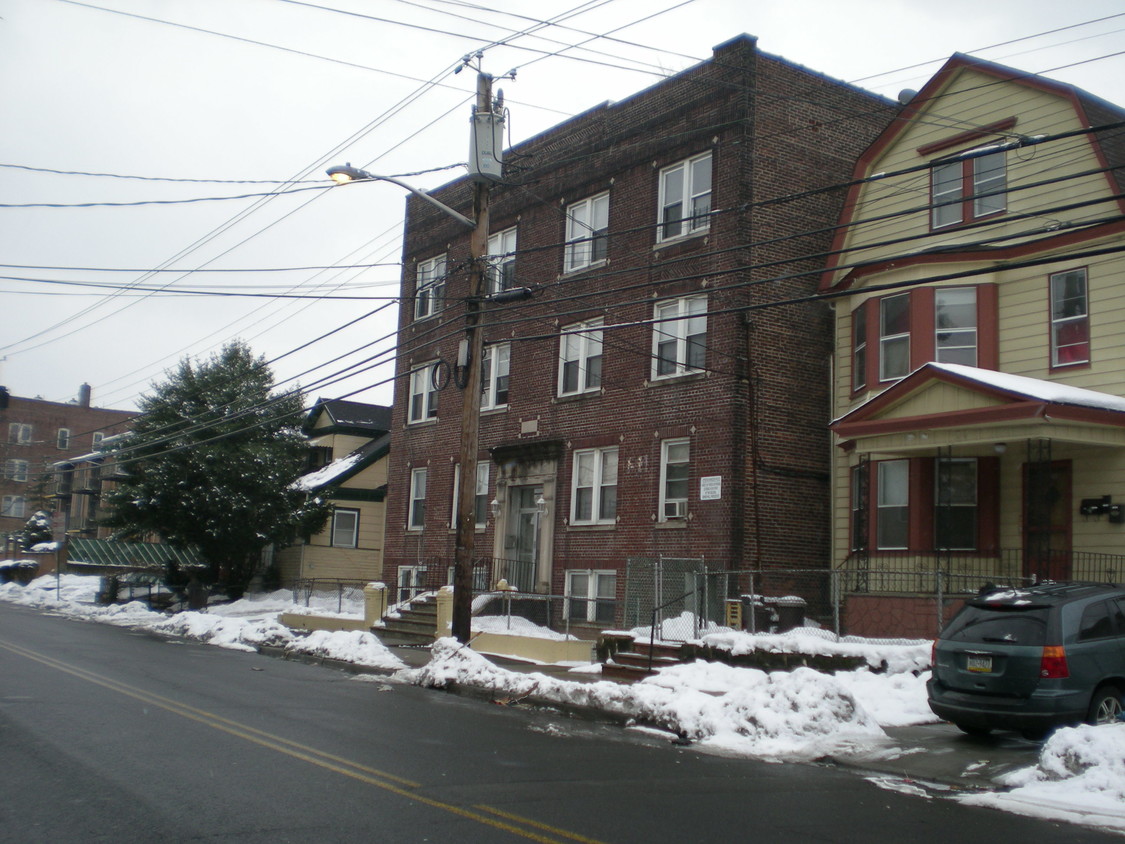 Foto del edificio - 493-495 Stuyvesant Ave