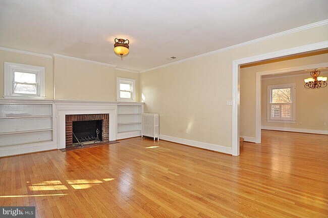 Building Photo - 2104 N Nottingham St