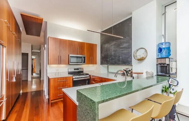 Foto del edificio - 4805 S Langley Ave