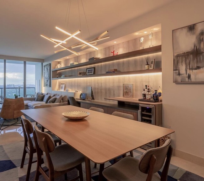 Foto del edificio - 601 NE 36th St