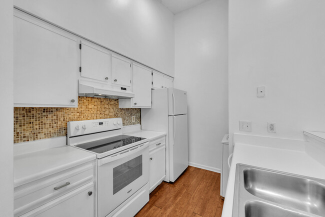 Building Photo - 225 Lantana Ln