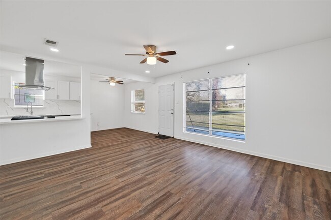 Foto del edificio - 23567 Pine Forest Dr
