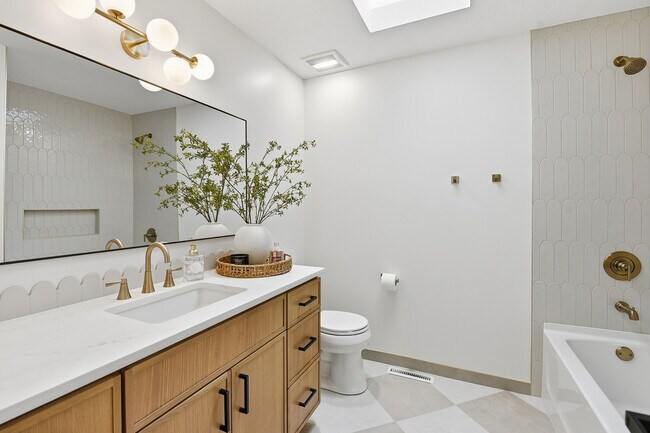 Foto del edificio - 4639 S 154th Avenue Cir