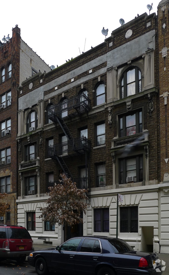 Building Photo - 219 E 17th St